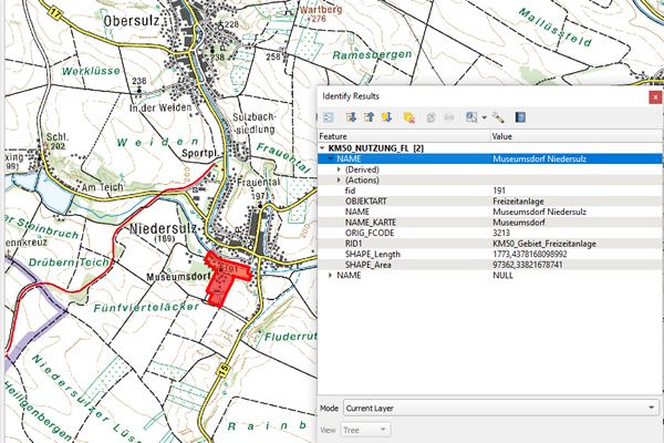Die Abbildung zeigt eine digitale topographische Karte mit integrierter GIS-Auswertung. 