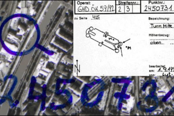 Das Bild zeigt eine Montage aus einer Luftbildaufnahme und der dazugehörigen Passpunktskizze.