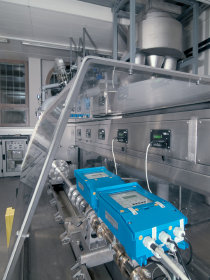 Flow test bench for water